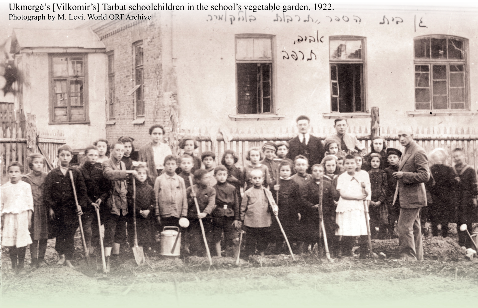 Ukmergė�s [Vilkomir�s] Tarbut schoolchildren in the school�s vegetable garden, 1922.  Photograph by M. Levi. World ORT Archive
